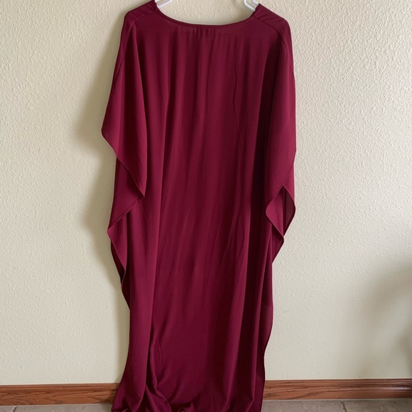 VICI High Low Flowy Dress- Medium in Wine - Picture 4 of 6